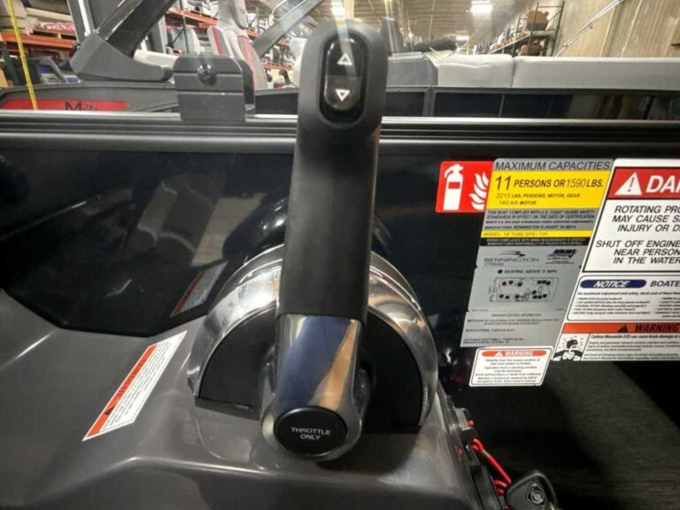 2026 Bennington 20SSR - SPS - Luxe - Blackout US-ETWS9188J526 [photo 13]